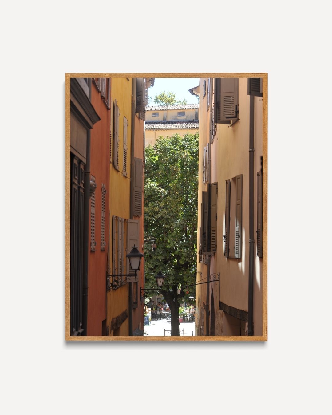 Smalle straat in Saint-Tropez Poster – portret poster als wanddecoratie