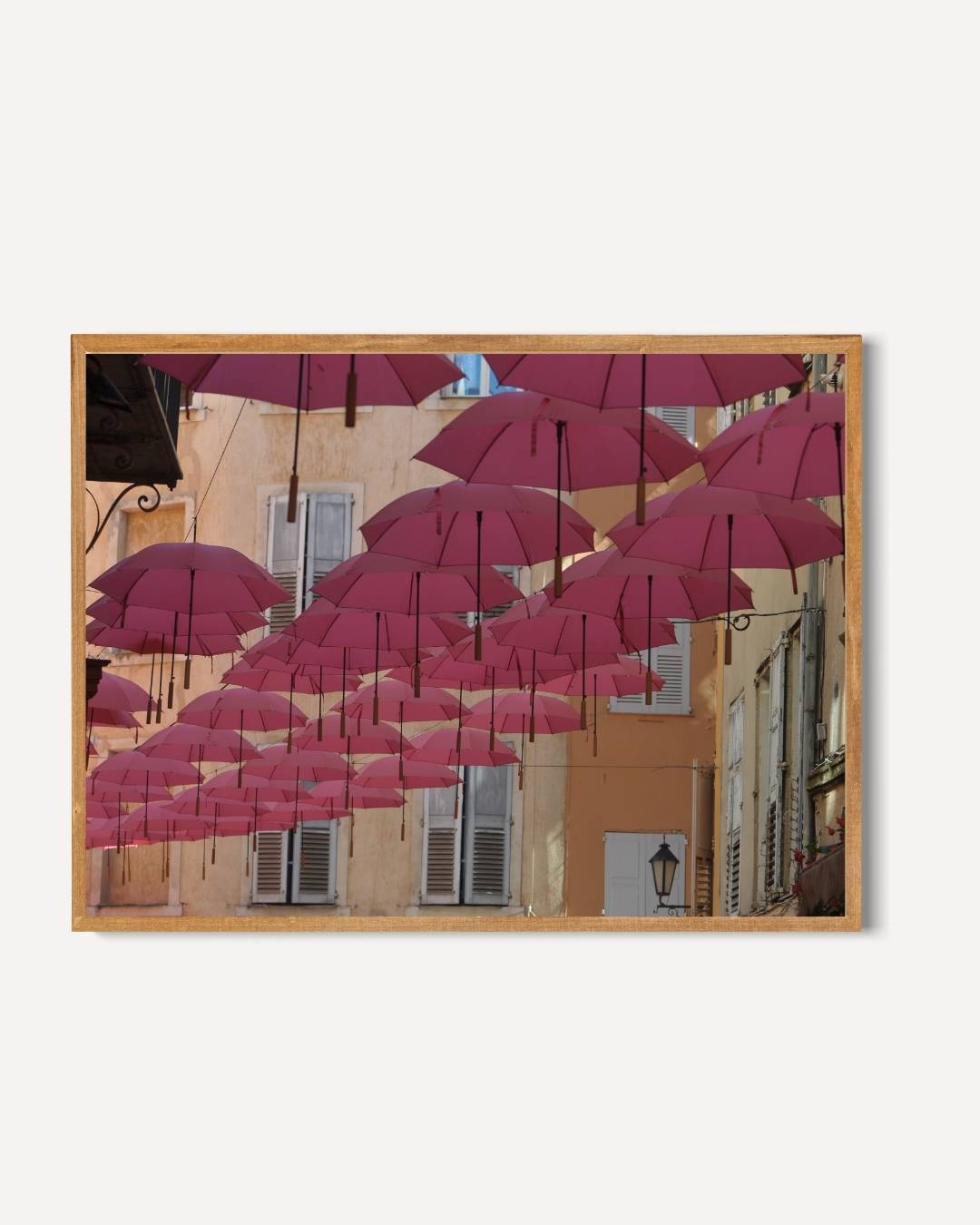 Vliegende roze paraplu's Poster – portret poster als wanddecoratie