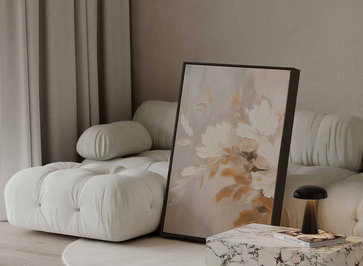 Zachte bloemen in beige – staand kunstwerk voor modern interieur