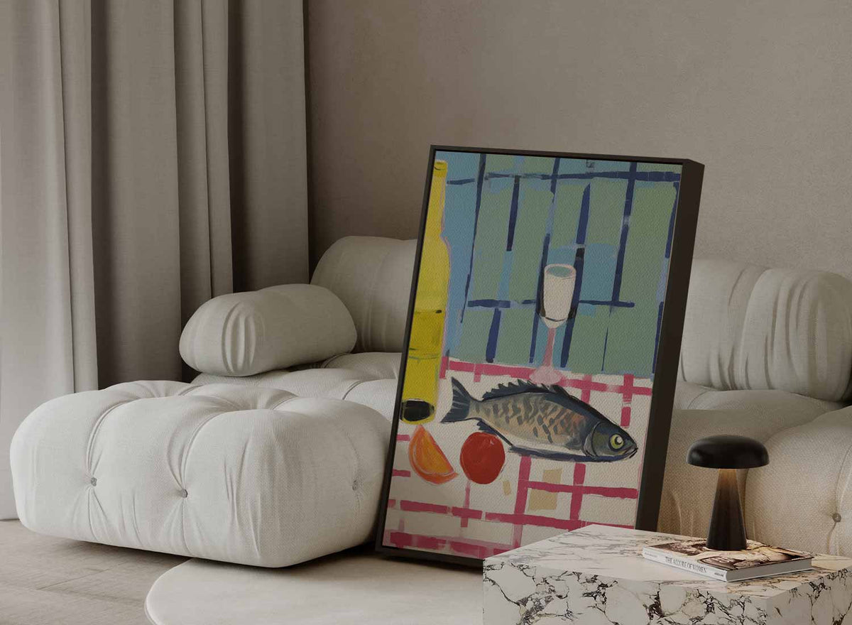 Vis met wijn op geruit tafelkleed – staand kunstwerk voor modern interieur