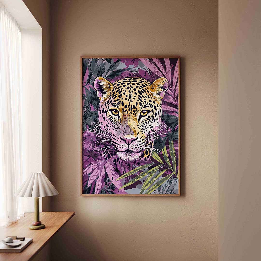 Luipaard in bladeren – staande dieren wanddecoratie van WallArtistic