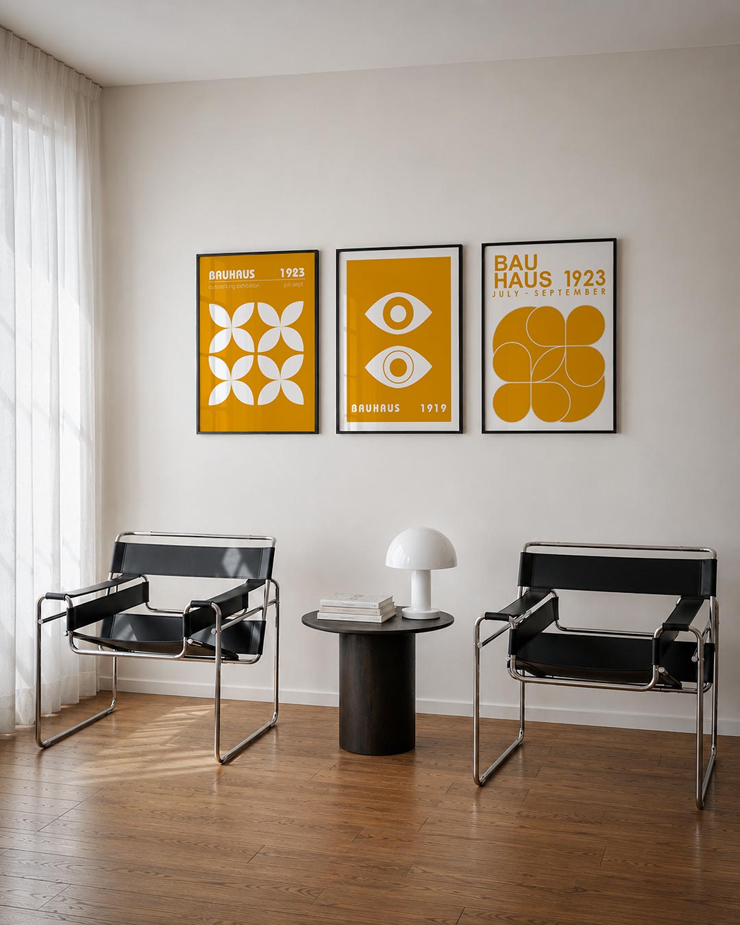 Vorm en kleur posterset – derde productweergave – deze posterset in drie delen toont een levendig spel van witte bloemachtige