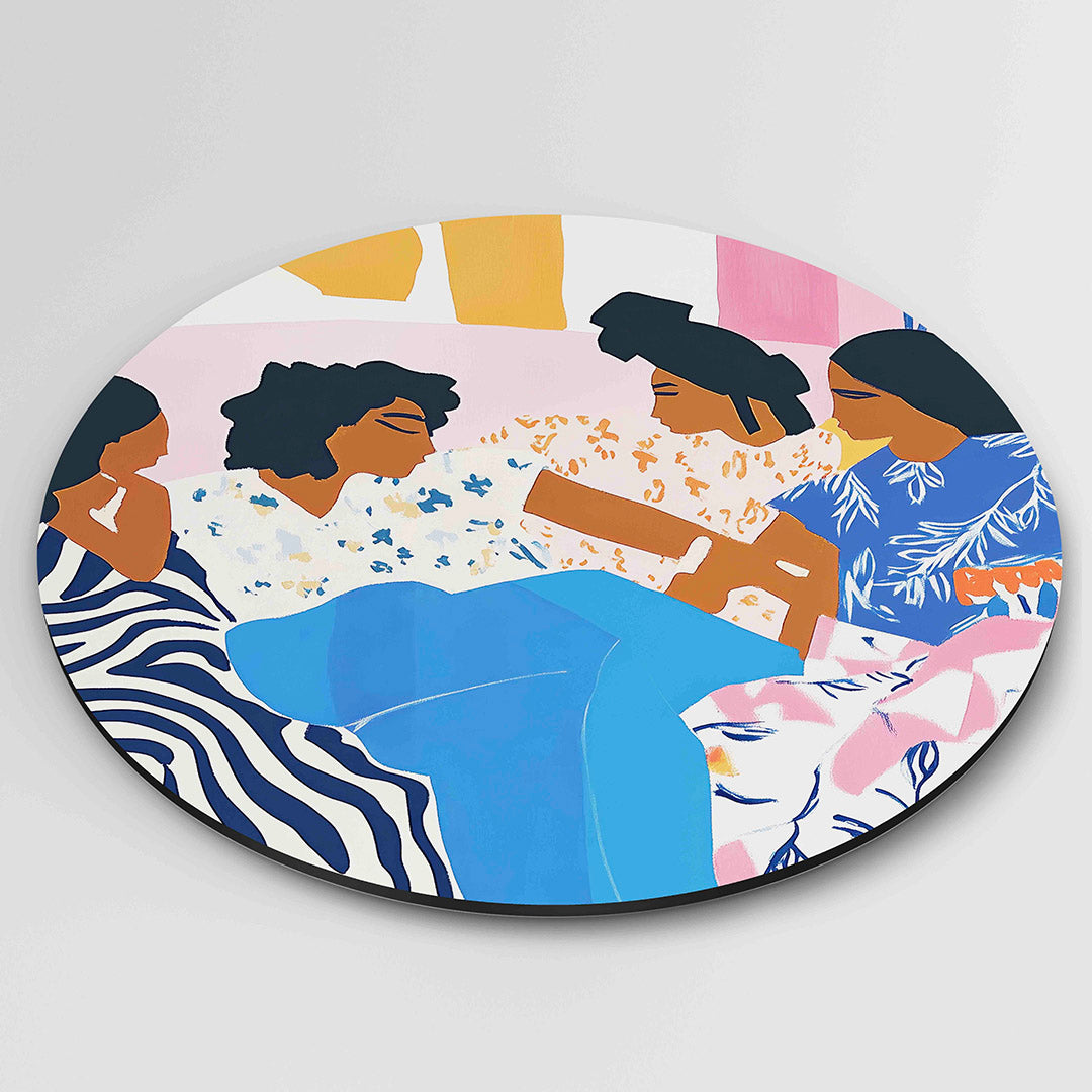 Vrouwen in kleurrijke patronen – abstracte wandkunst als muurcirkel van WallArtistic