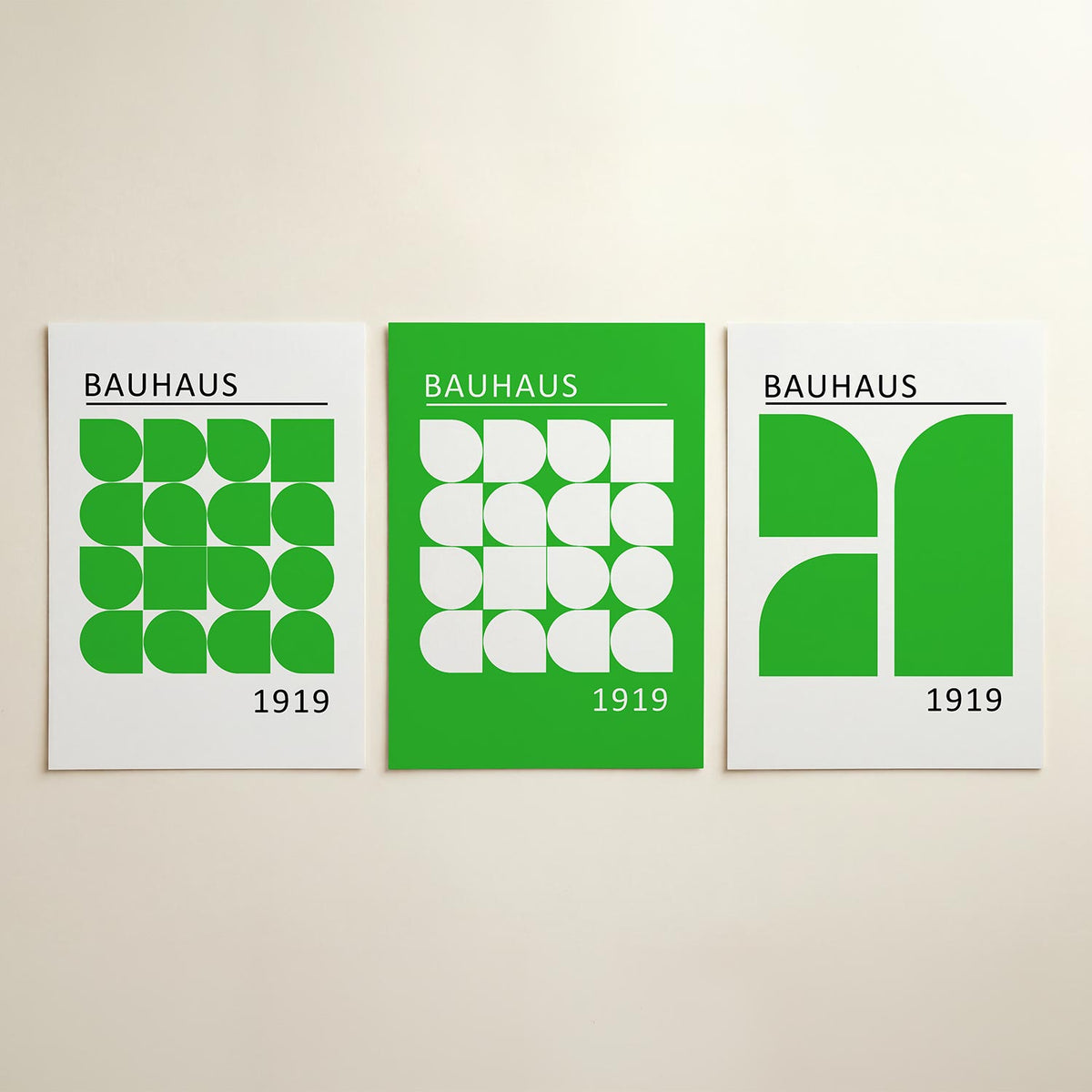 Groene vormenritme driedelige posterset in interieur