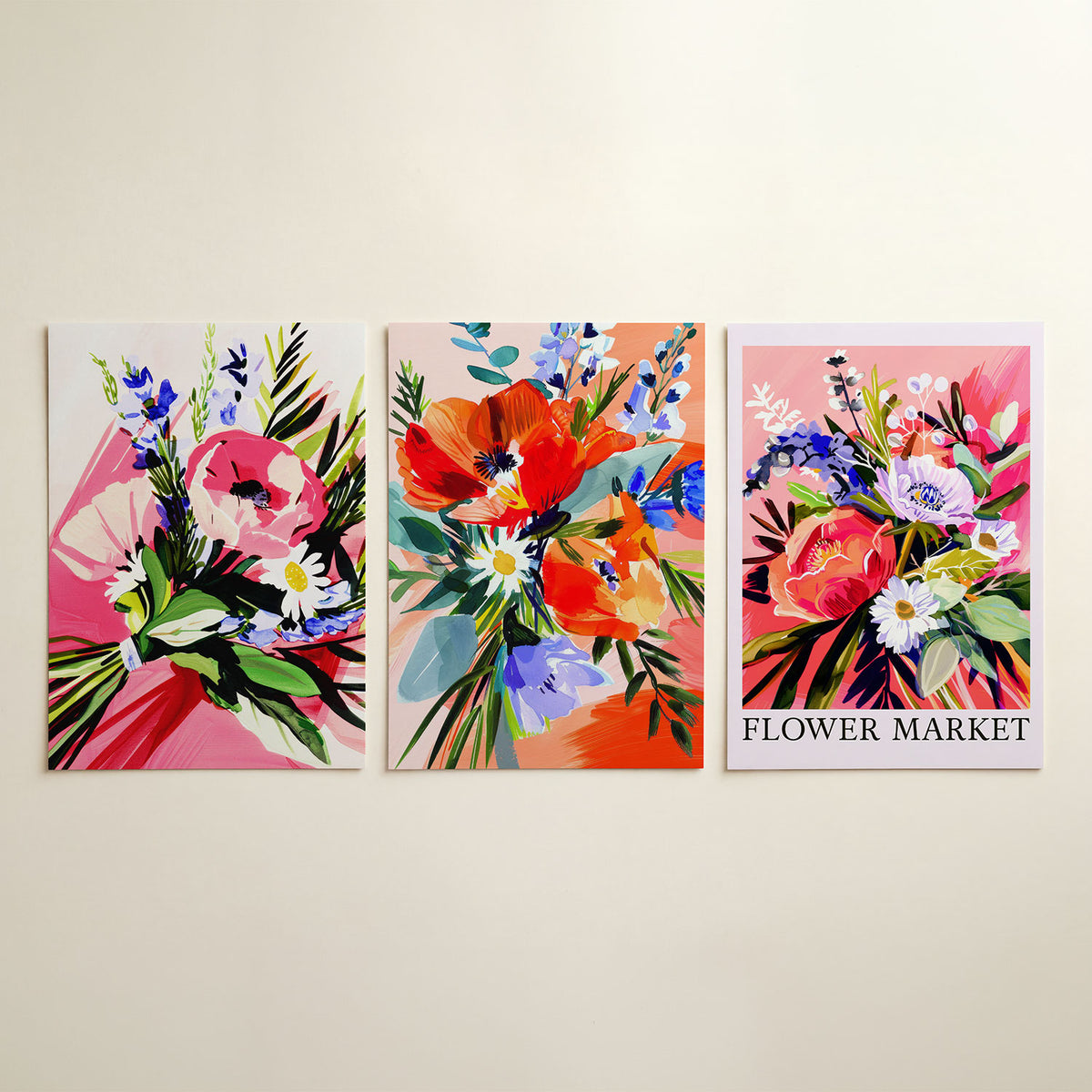 Bloemen en kleuren driedelige posterset in interieur
