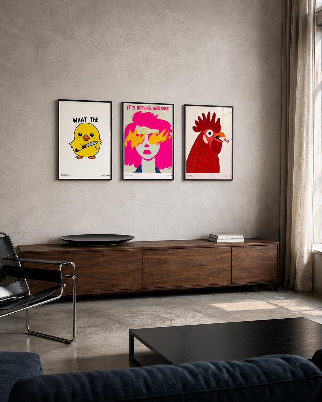 Vrolijke verrassing posterset – tweede productweergave – een schattig geel kuikentje met grote ogen en een mesje in