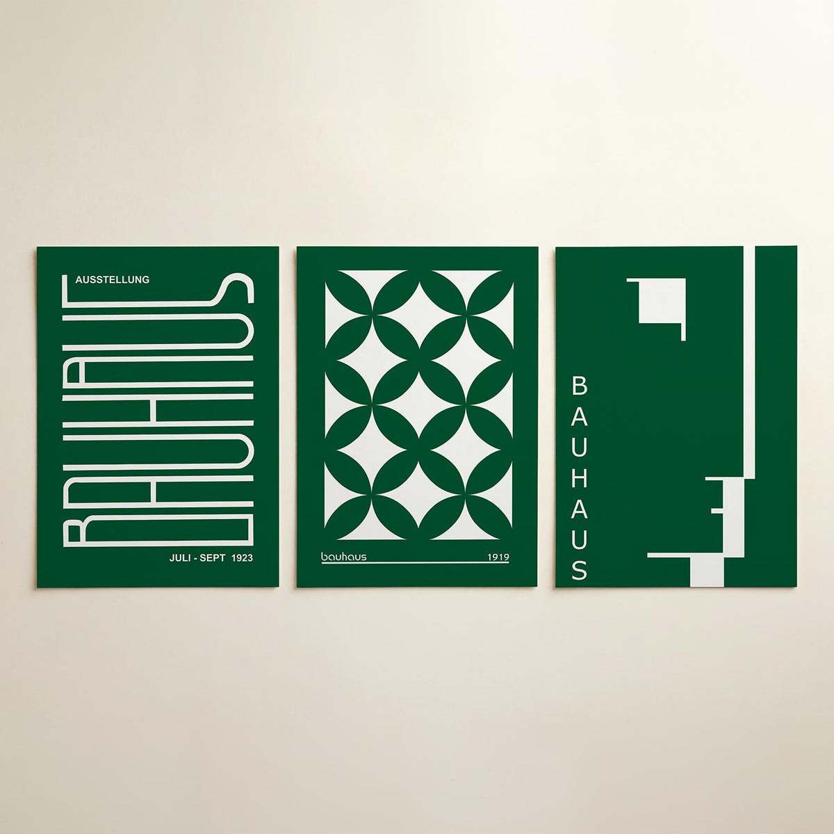 Lijnen en vormen posterset – detailweergave – wit lijnenspel op een donkergroene achtergrond. Rechte en gebogen lijnen vormen