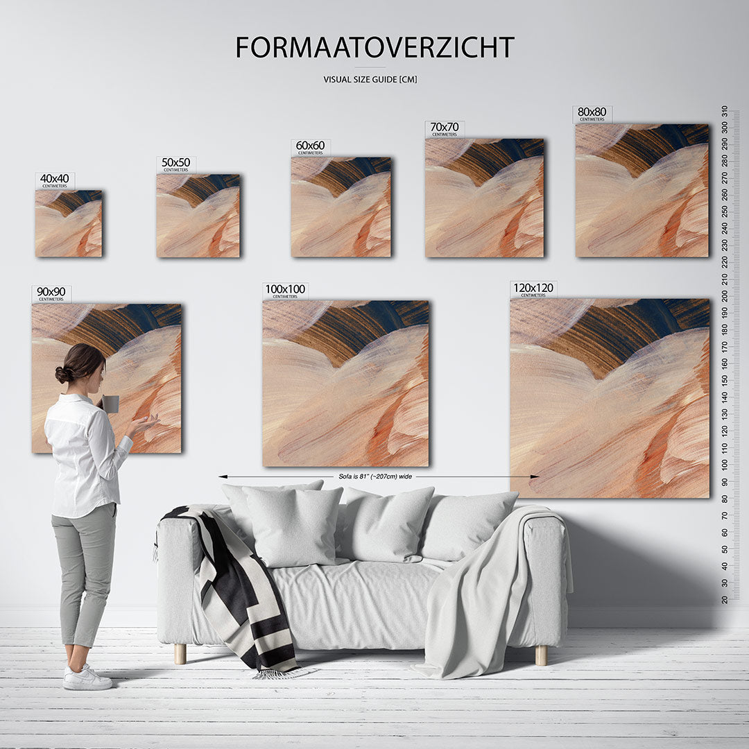 Organische penseelstreken kunstwerk – dit werk toont vloeiende penseelstreken in beige en bruin, met subtiele accenten van