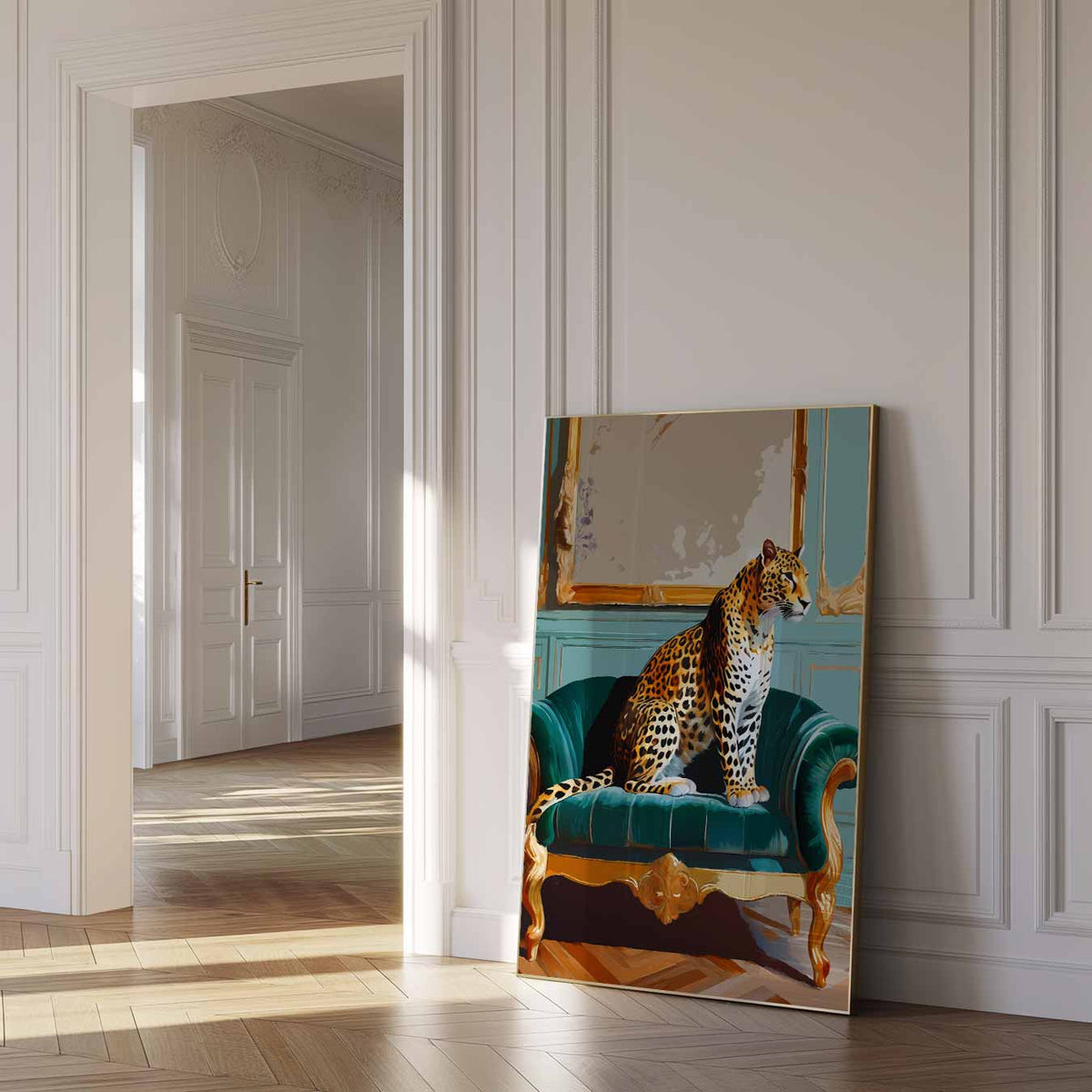 Elegante Luipaard op Luxe Sofa – dierenposter als moderne staande wanddecoratie