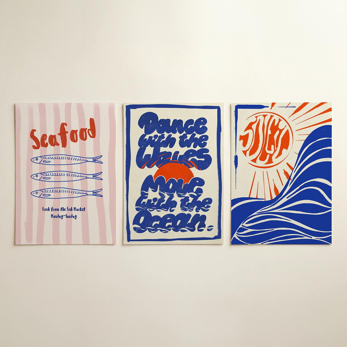 Vissen en strepen driedelige posterset in interieur