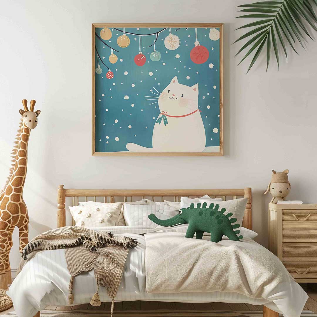 Witte kat met kerstballen – vierkante kinderkamer wanddecoratie van WallArtistic