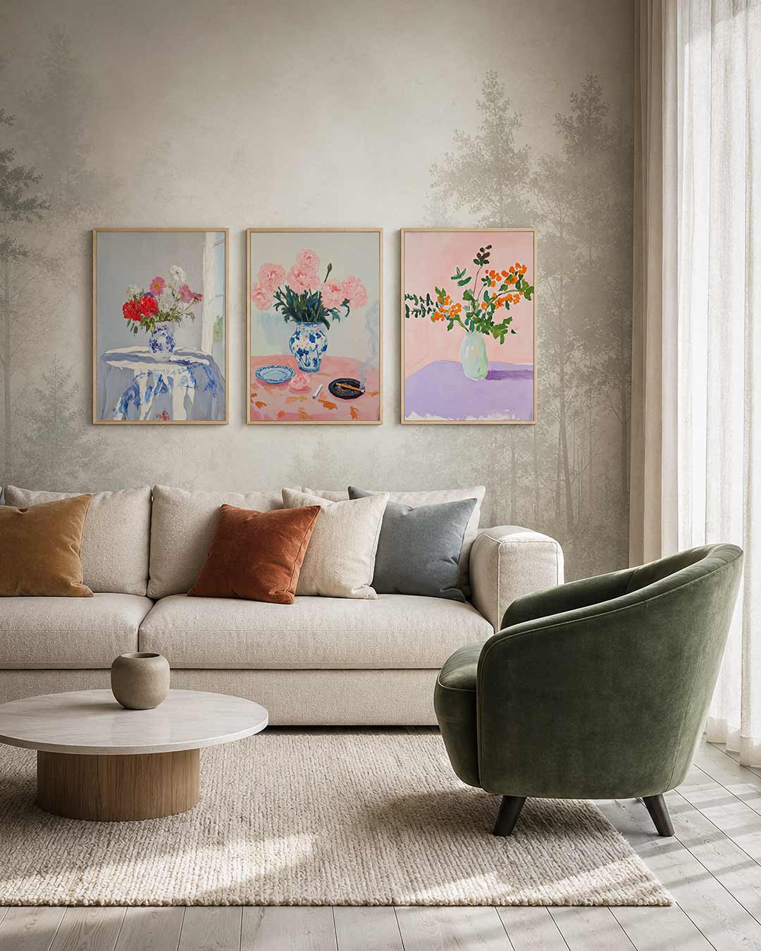 Tafel met bloemen driedelige posterset – een vaas met kleurrijke bloemen op een tafel met blauw-wit