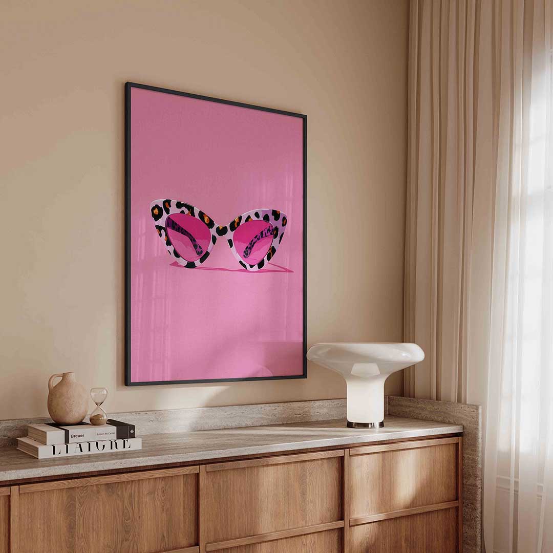 Zonnebril met luipaardprint – kleurrijke Pop Art poster in staand formaat