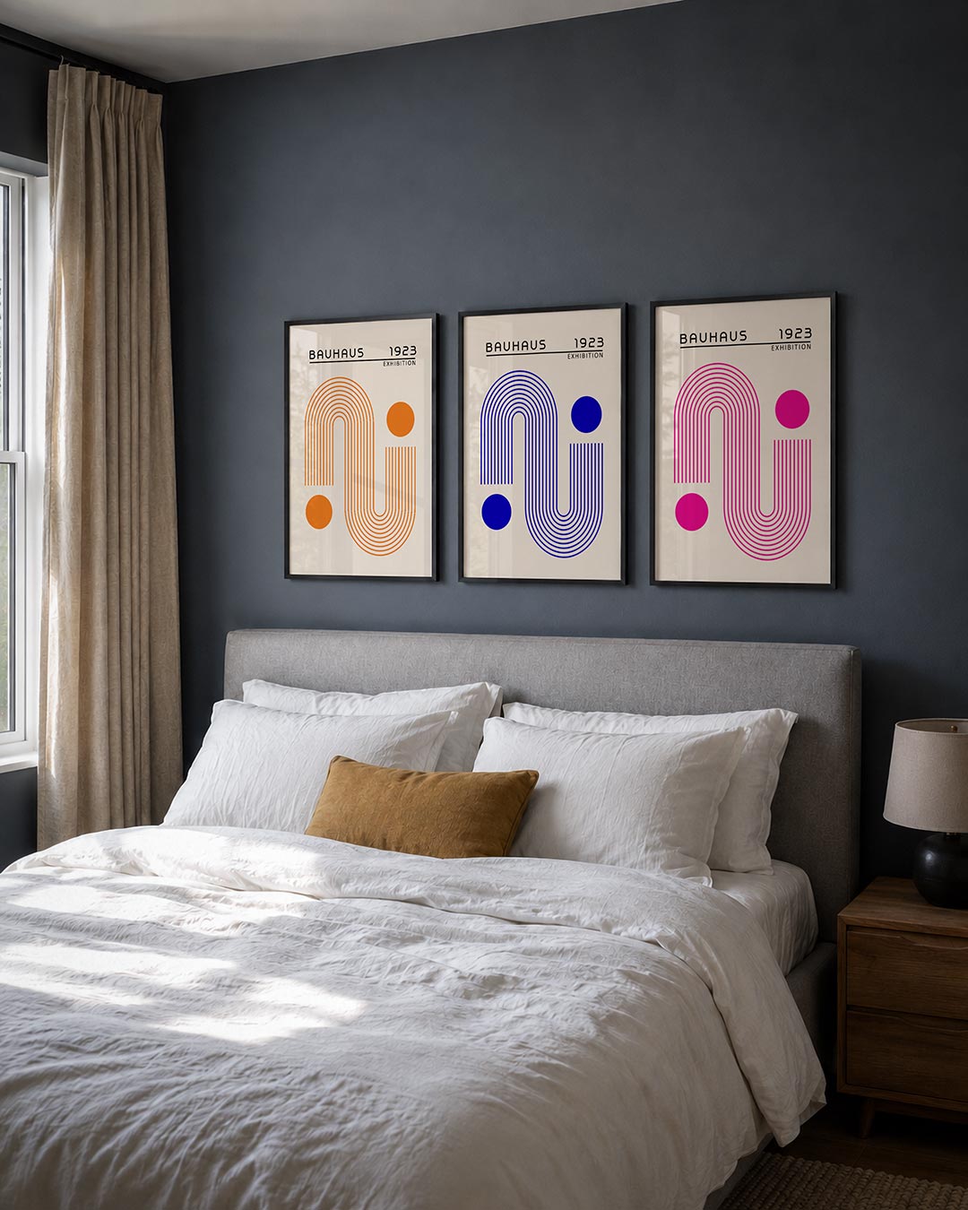 Lijnen en cirkel posterset – derde productweergave – deze posterset in drie delen toont een vloeiend lijnenspel met oranje