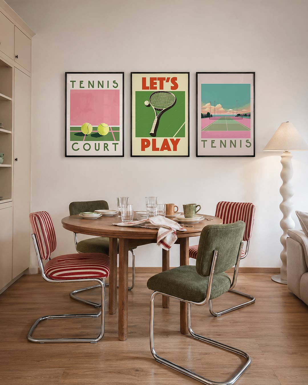 Tennisbal kleurrijk driedelige posterset – twee gele tennisballen op een groene en roze achtergrond