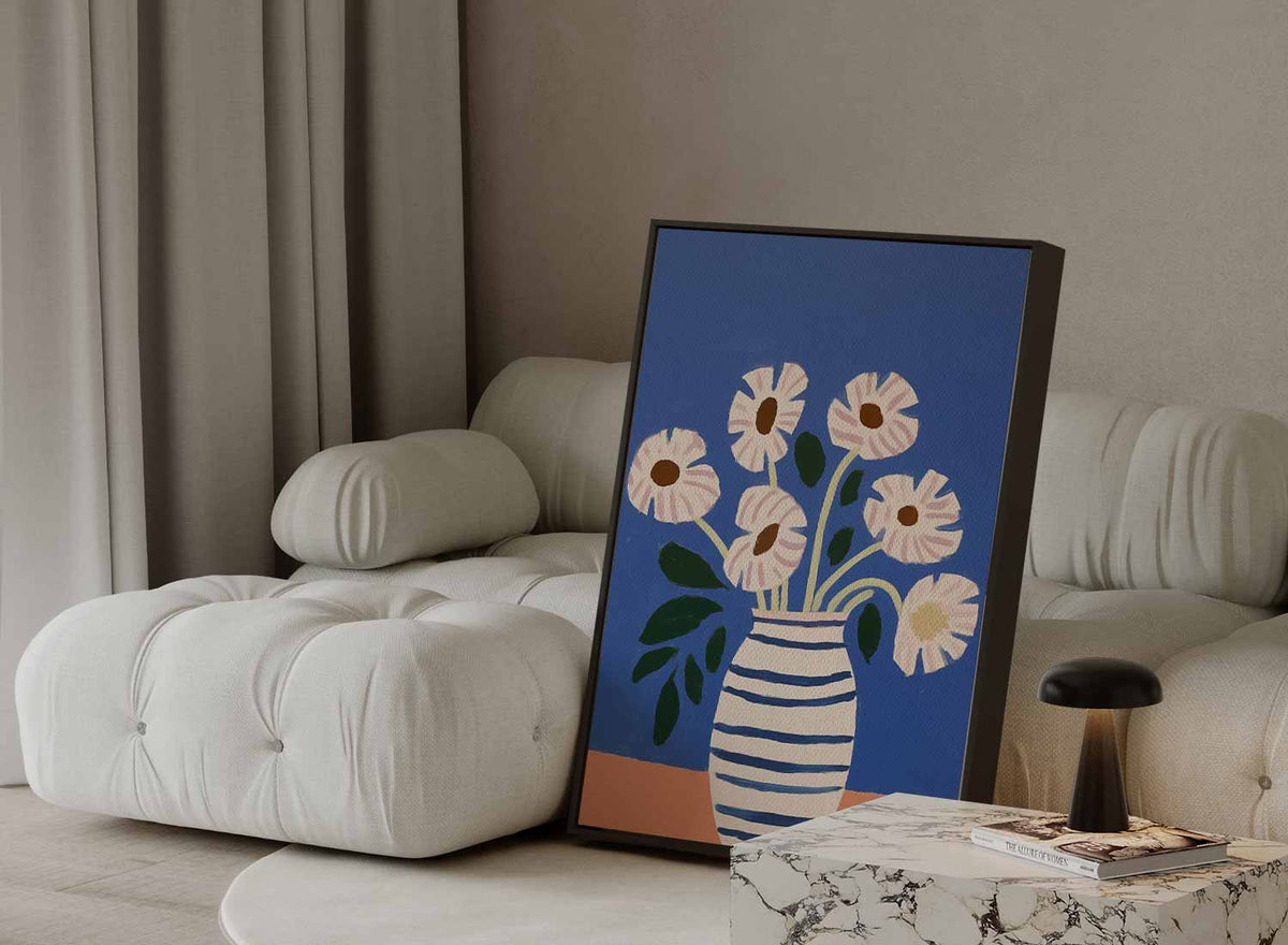 Stralende Bloemen in Gestreepte Vaas – modern portret kunstwerk van WallArtistic