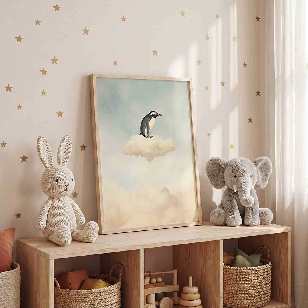 Pinguïn op wolk – staande kinderkamer wanddecoratie van WallArtistic