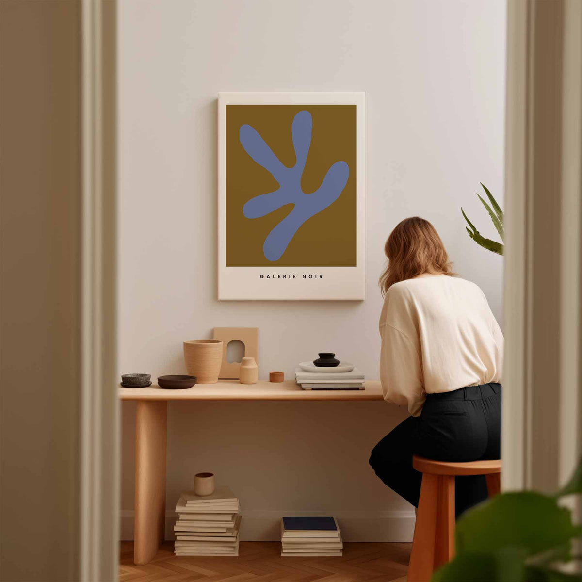 Abstracte Expressie in Blauw en Bruin – staand kunstwerk voor modern interieur