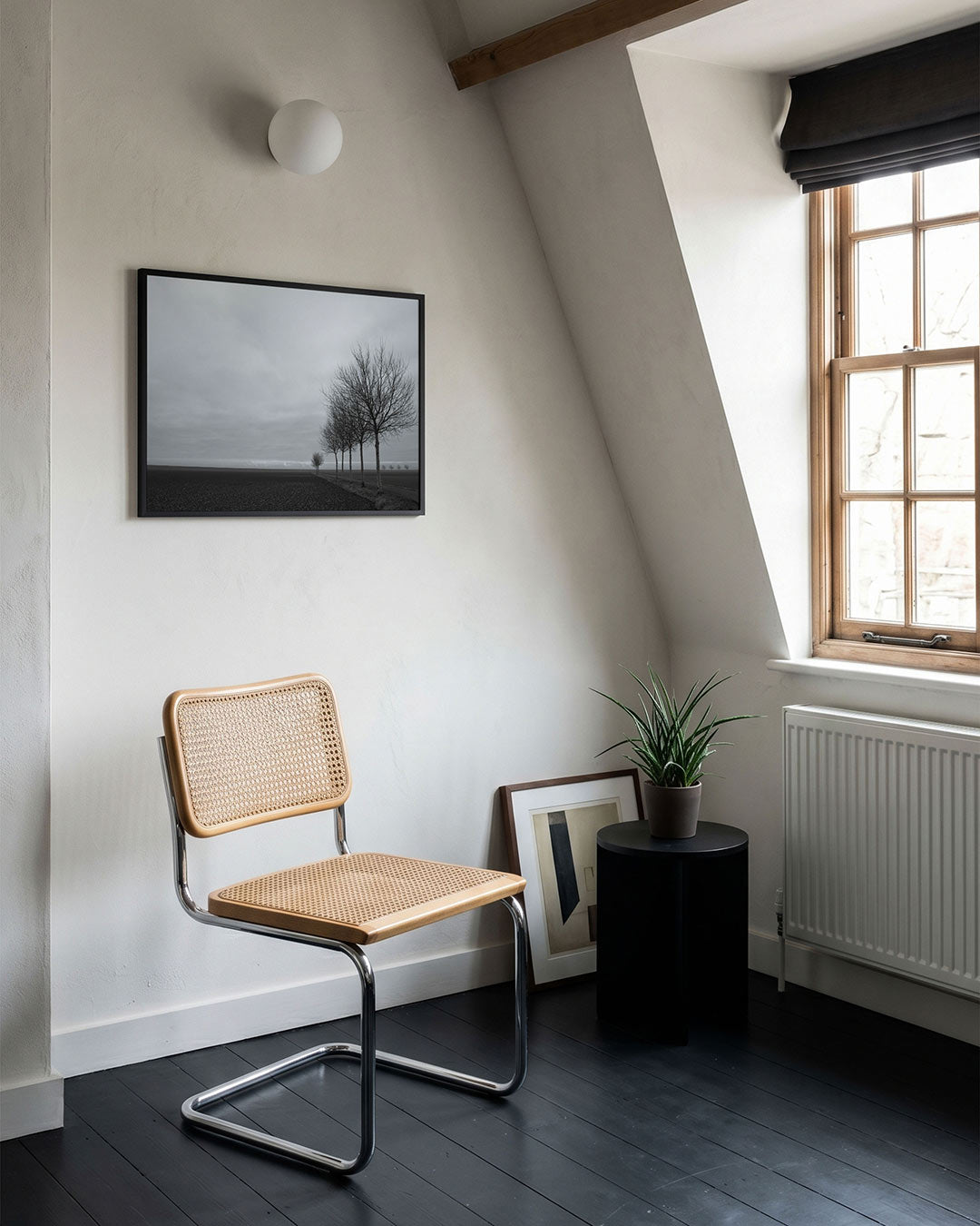 Landschap met bomen poster – tweede productweergave – een rij kale bomen langs een pad in een uitgestrekt landschap onder een