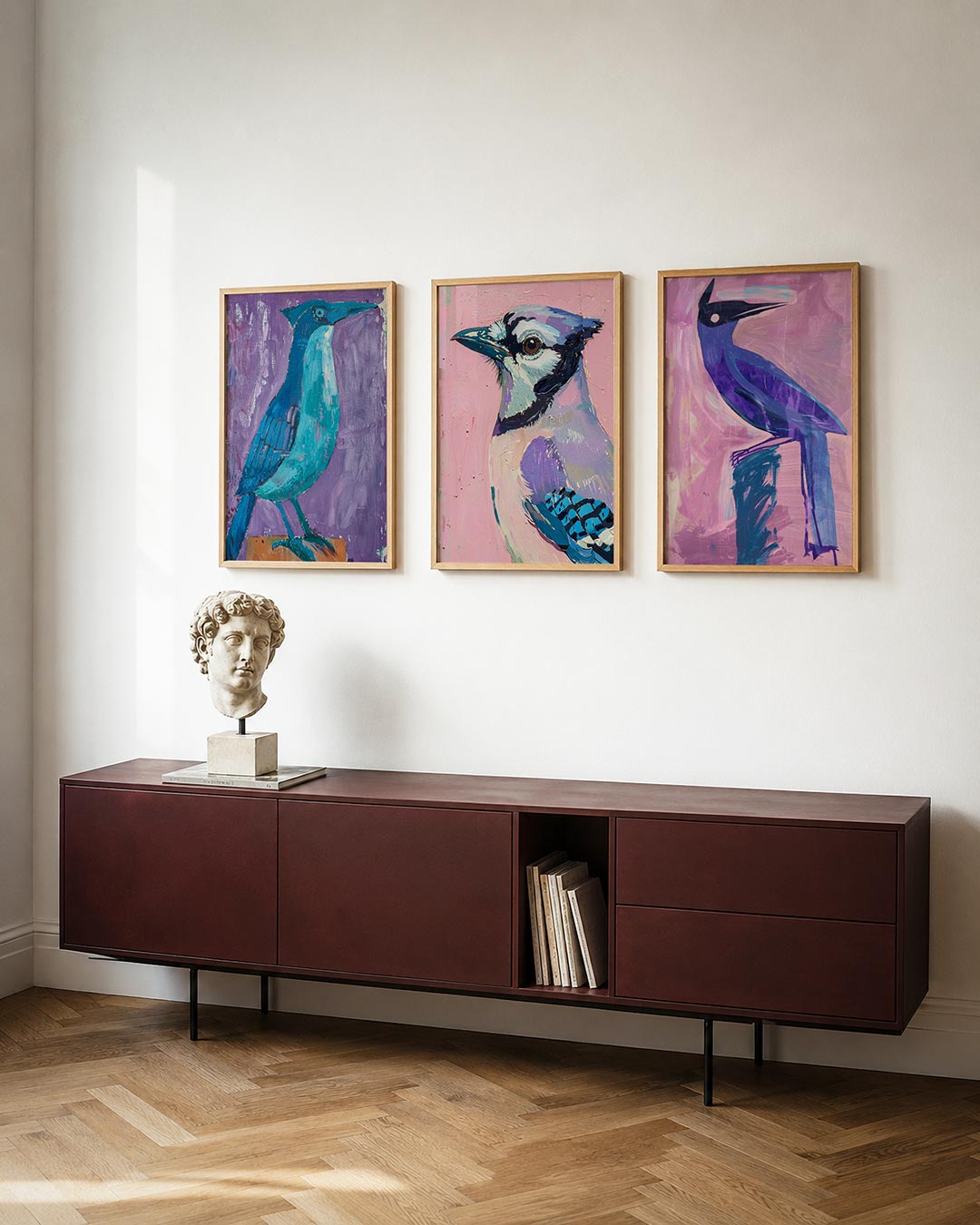 Vogel in kleur posterset – tweede productweergave – een speelse vogel in blauw- en groentinten tegen een paarse