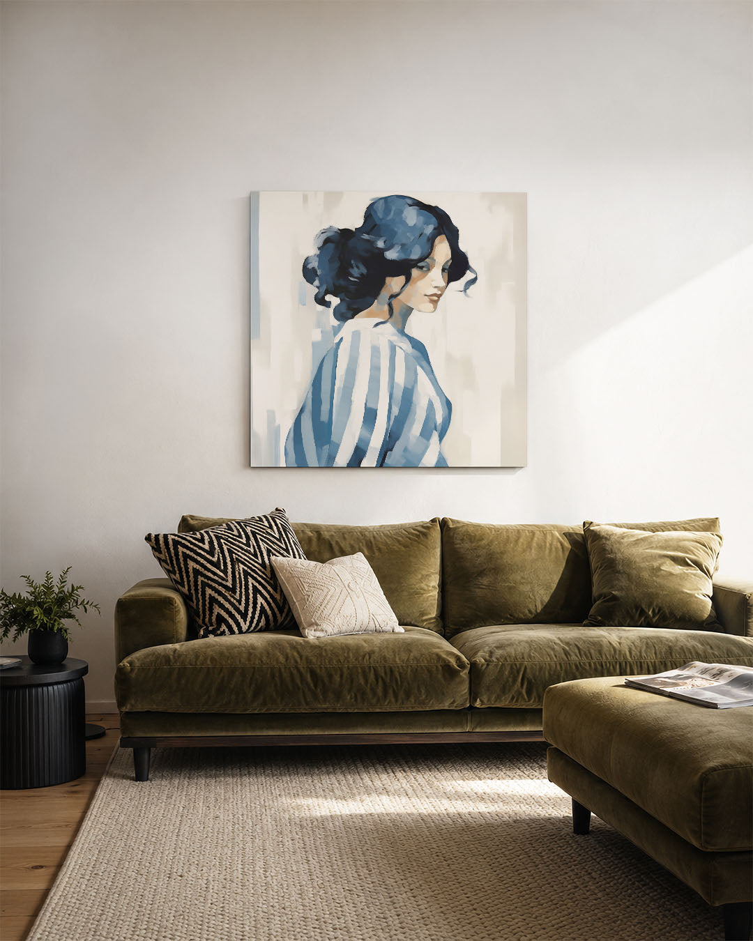 Gestreepte vrouw kunstwerk – derde productweergave – dit kunstwerk toont een vrouw met blauwe strepen tegen een lichte