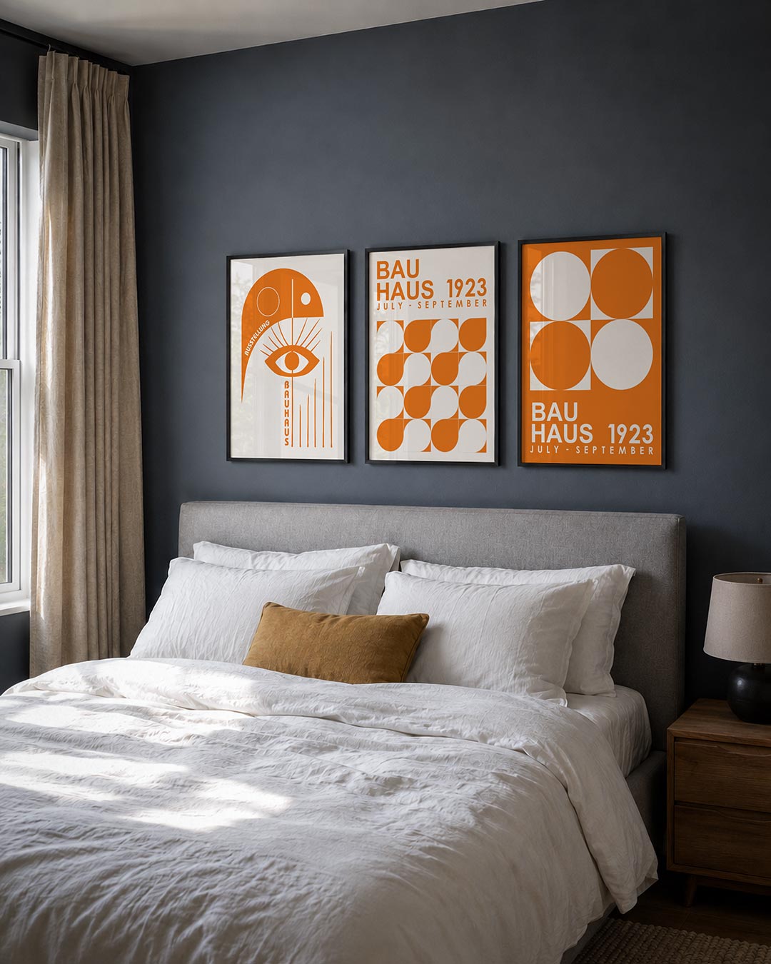 Oog en lijnen posterset – derde productweergave – een oranje oog met strakke lijnen en cirkels. De compositie speelt met