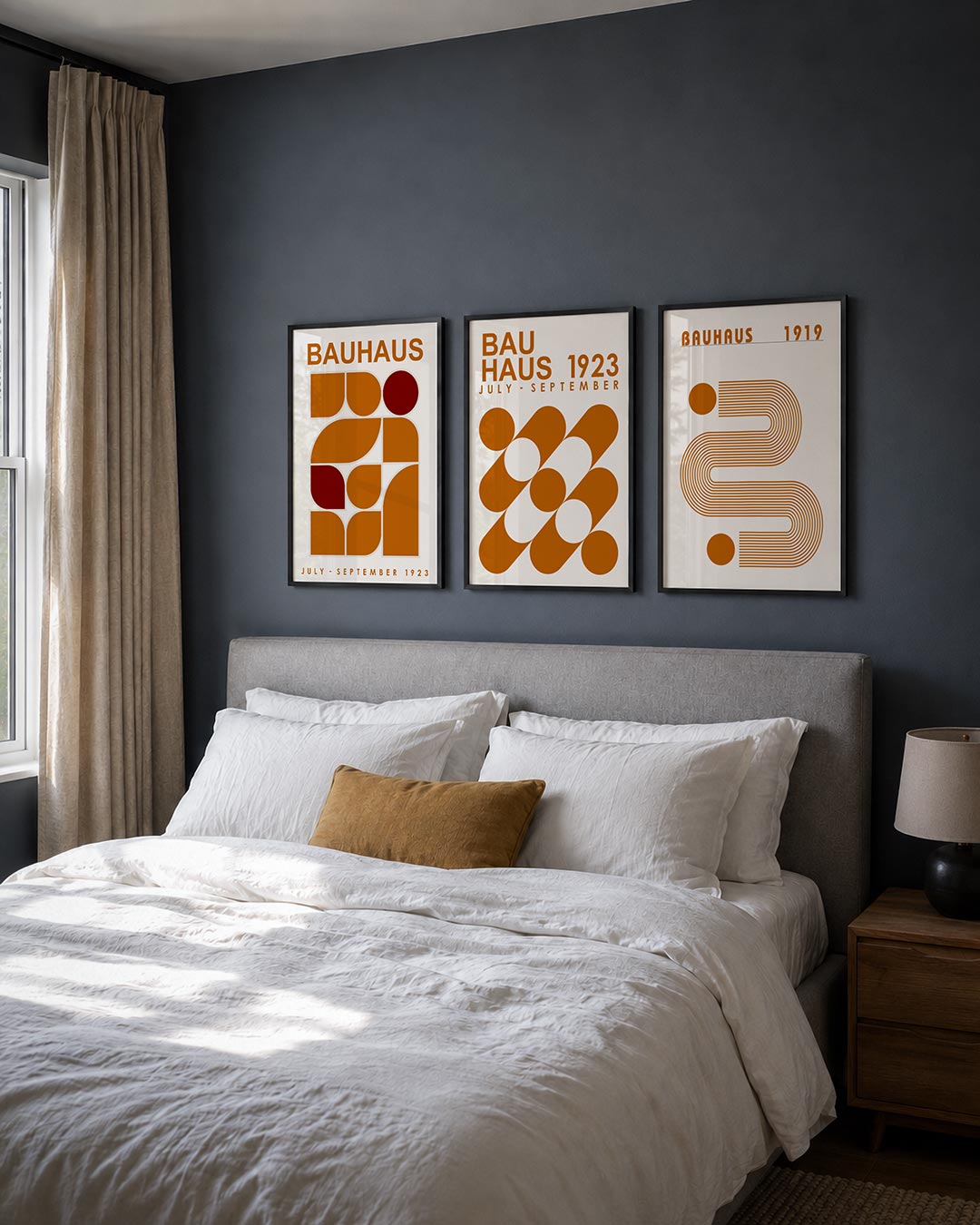 Vorm en kleur posterset – derde productweergave – deze posterset in drie delen toont een speelse ordening van oranje en rode