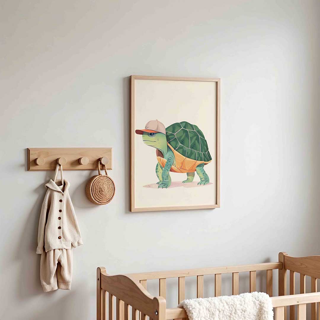 Schildpad met pet – kinderposter in staand formaat