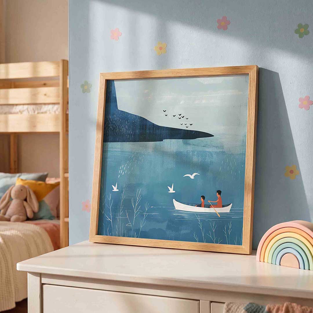 Roeiboot op blauwe zee – speelse wandkunst als vierkante kinderposter