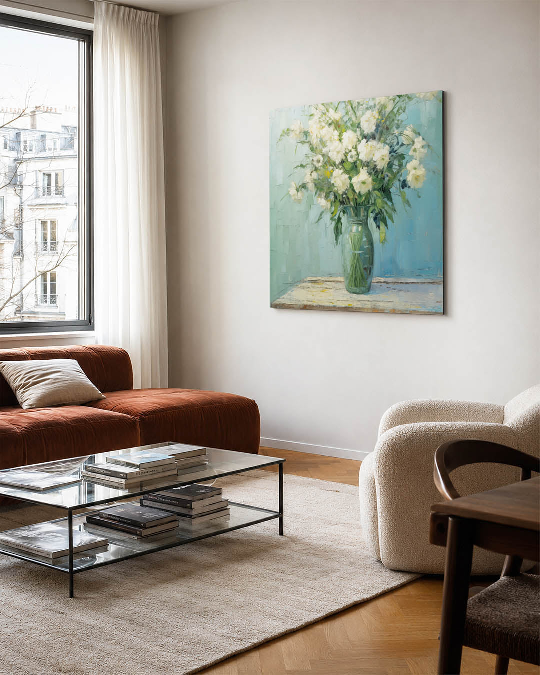 Bloemen in vaas kunstwerk – vierkante wanddecoratie – dit werk toont een glazen vaas met witte bloemen en groene bladeren