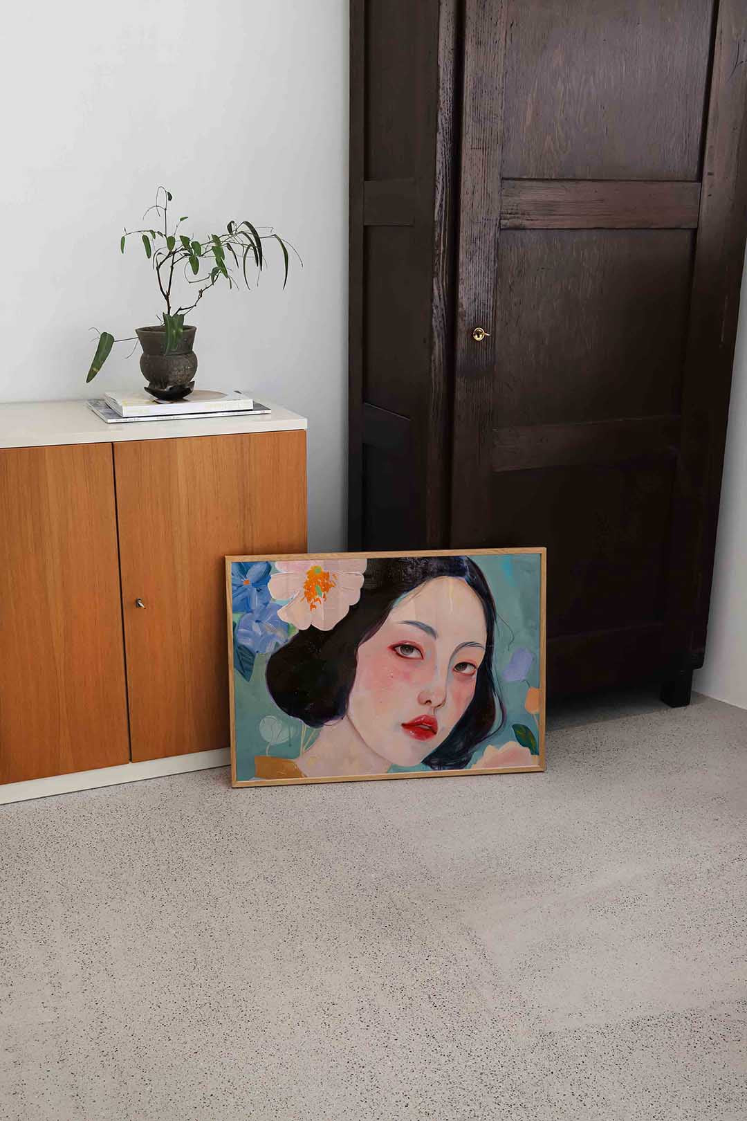 Vrouwelijk portret met bloemen – hedendaagse illustratie als liggende poster