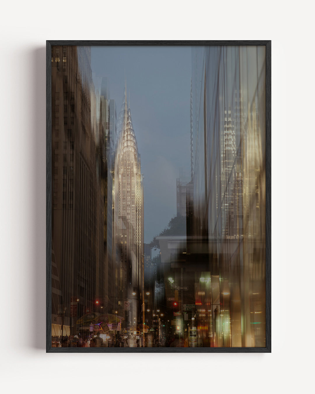 Stedelijke reflecties poster – portret wanddecoratie – deze poster toont een stad met hoge gebouwen en reflecties. De
