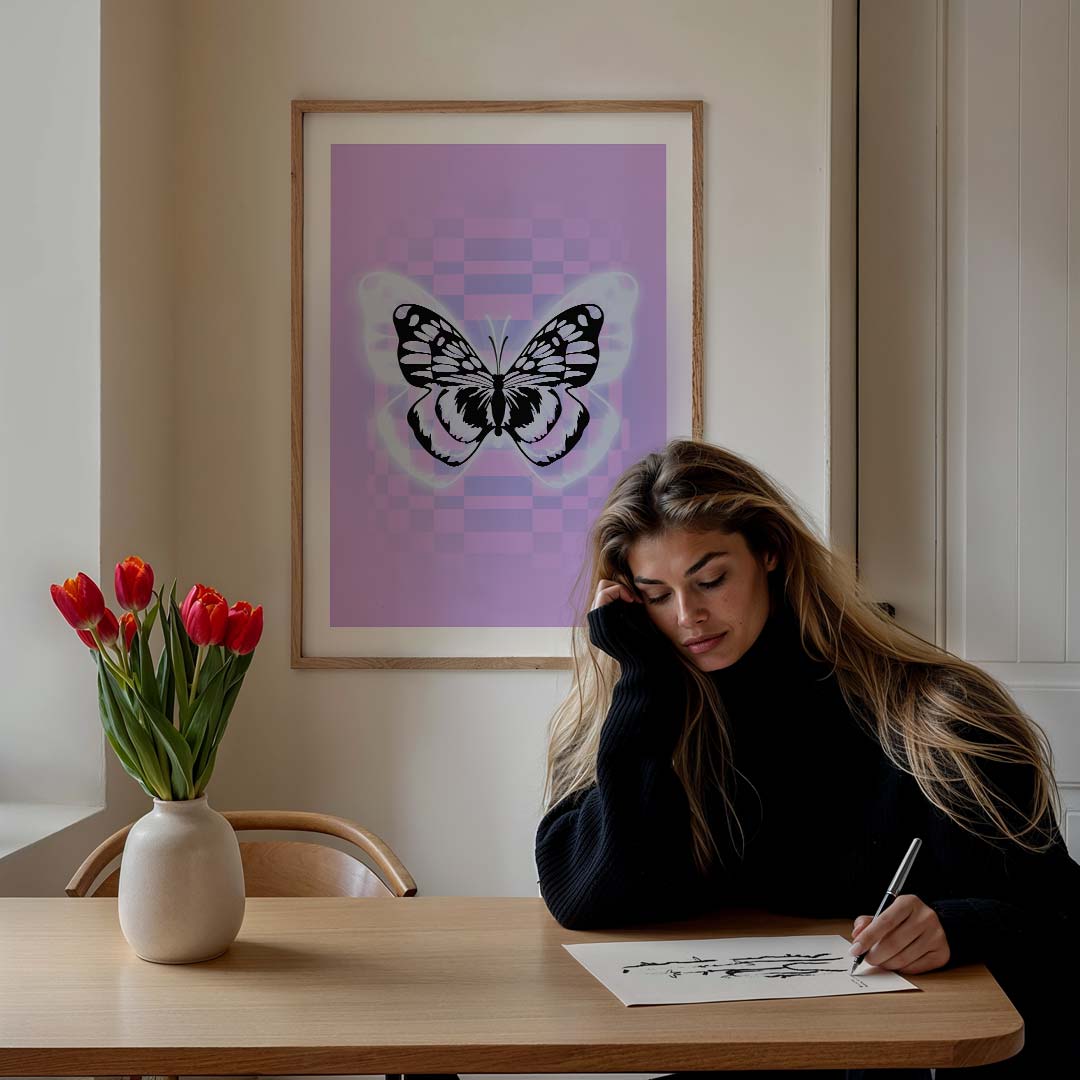 Dromerige Vlinder Met Paars – staande muurposter voor een modern interieur