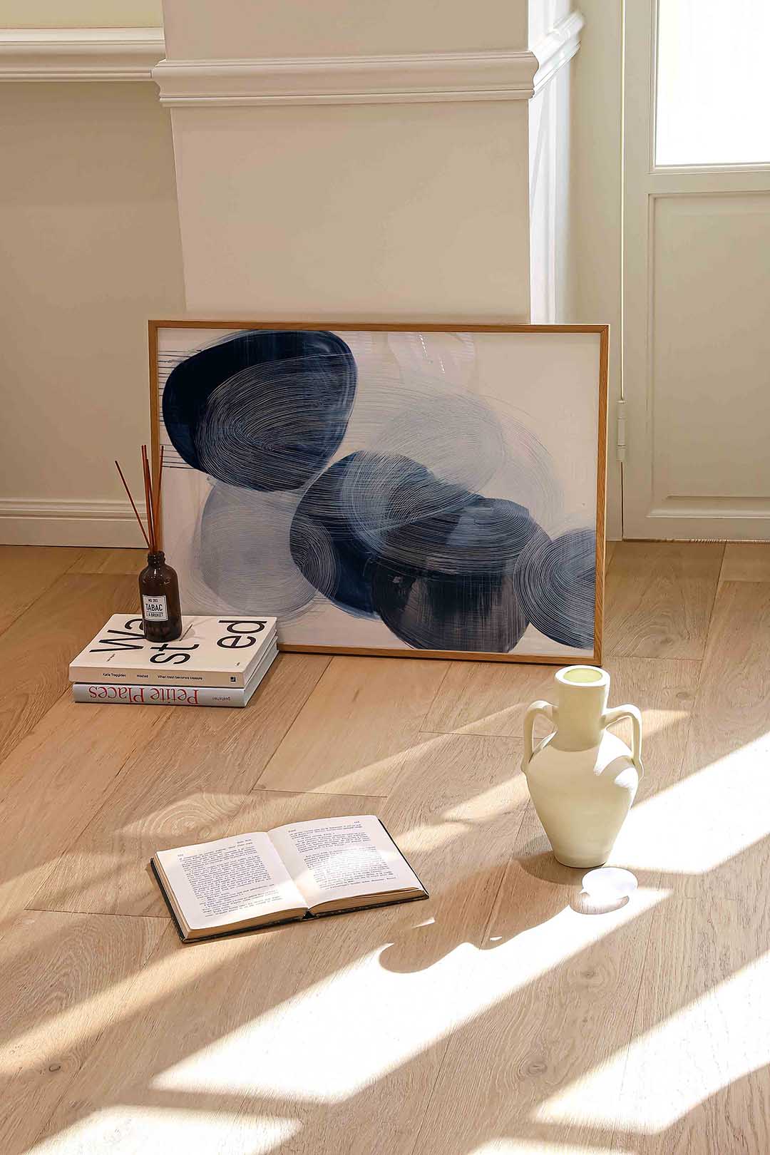 Abstracte blauwe vormen – liggende abstracte wanddecoratie van WallArtistic