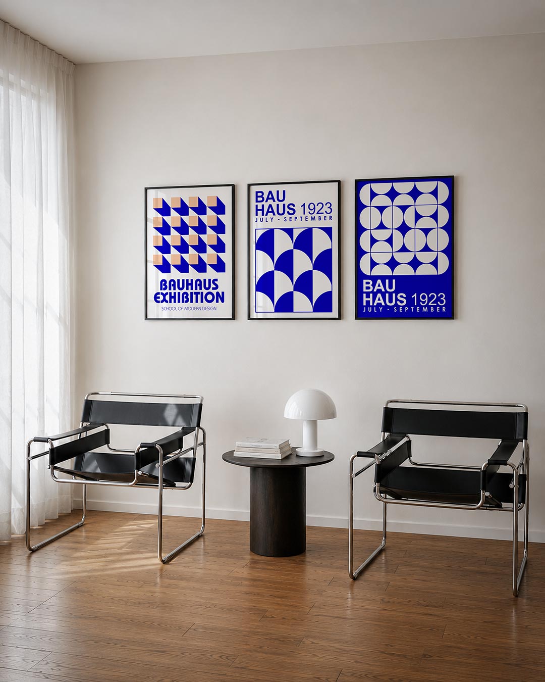 Vormen en vlakken driedelige posterset – deze posterset in drie delen toont een ritmisch patroon van blauwe en perzikkleurige