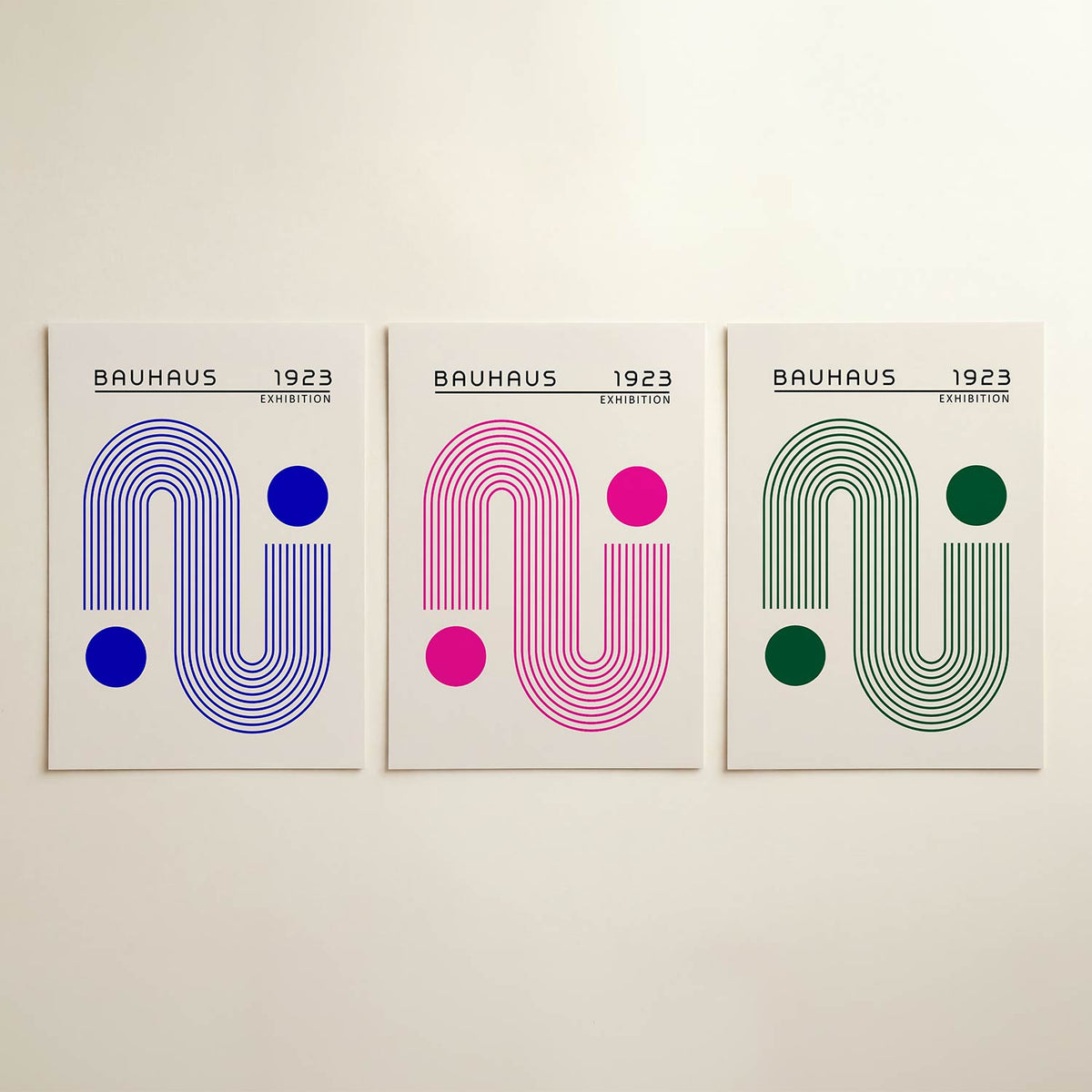 Lijnen en cirkels posterset – detailweergave – deze posterset in drie delen toont een vloeiend lijnenspel met blauwe cirkels.