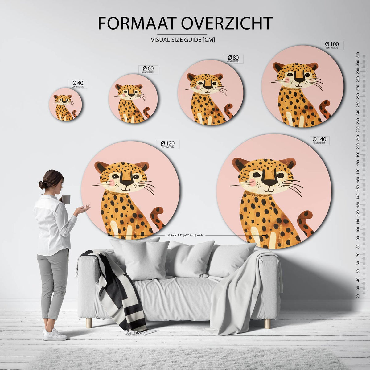 Lachende luipaard Muurcirkel – extra productweergave – Een luipaard met zwarte vlekken op een roze achtergrond.