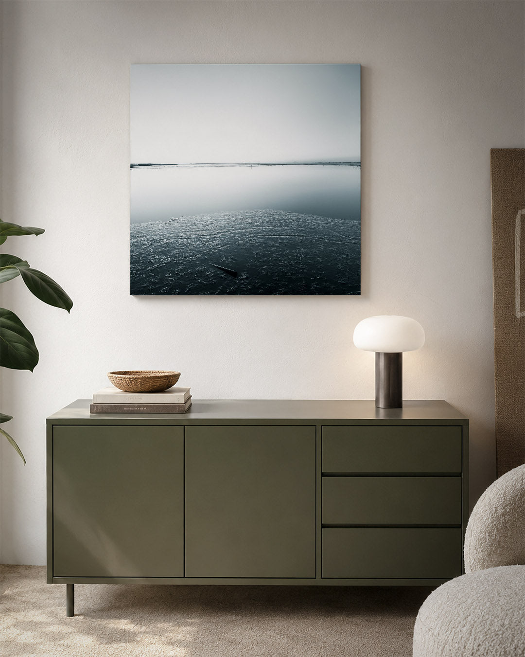 Rustige waterlandschap kunstwerk – detailweergave – deze kunstwerk toont een serene waterlandschap met een gladde horizon en