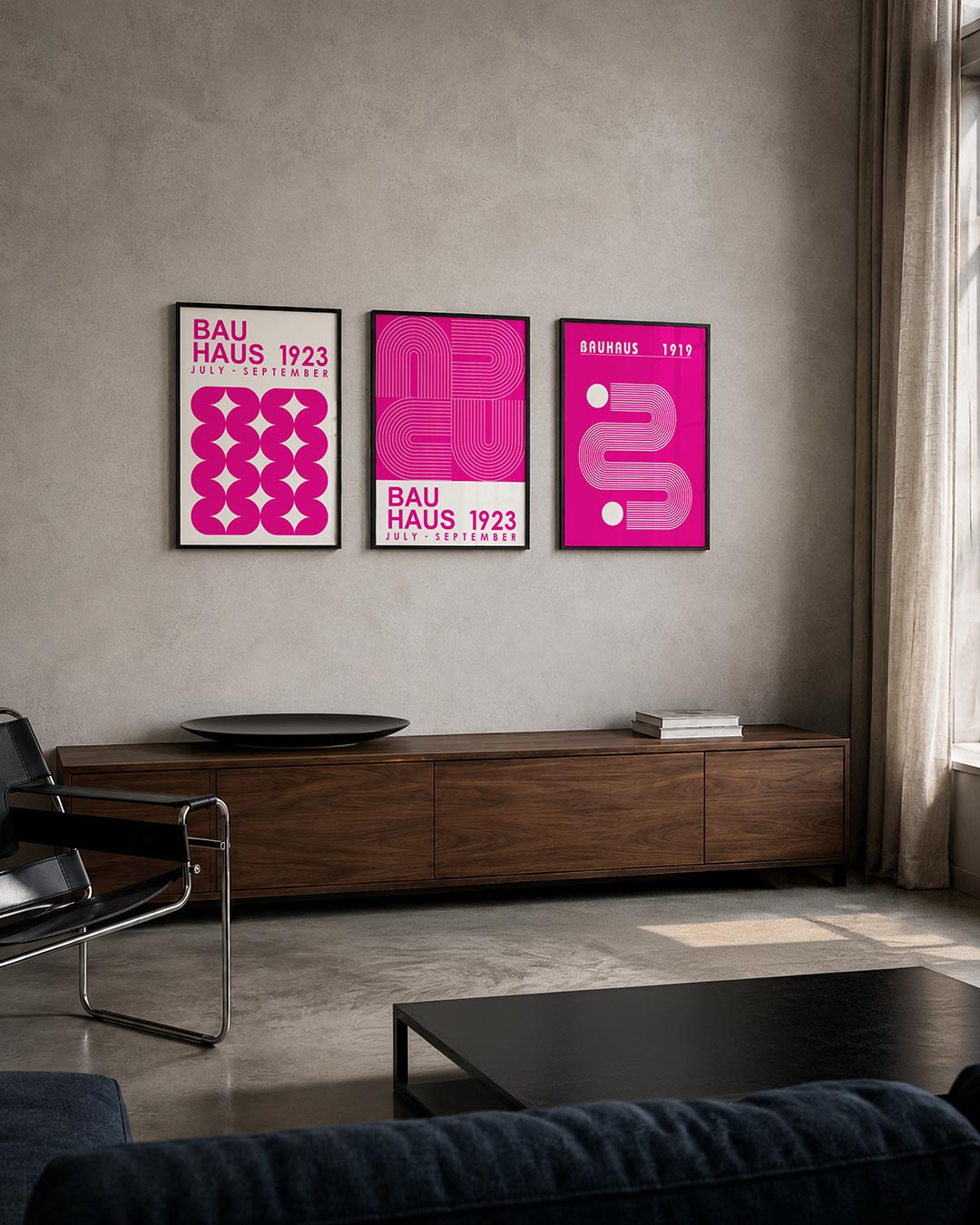 Vorm en ritme driedelige posterset – deze posterset in drie delen toont levendige roze vormen die elkaar ritmisch herhalen.