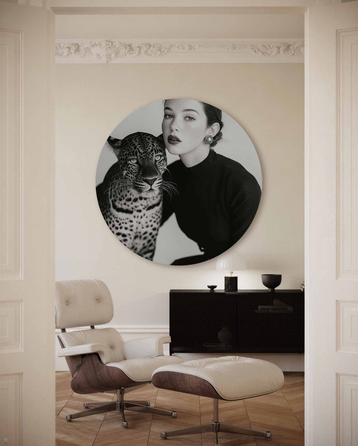 Vrouw en luipaard – kleurrijke Pop Art muurcirkel voor aan de muur
