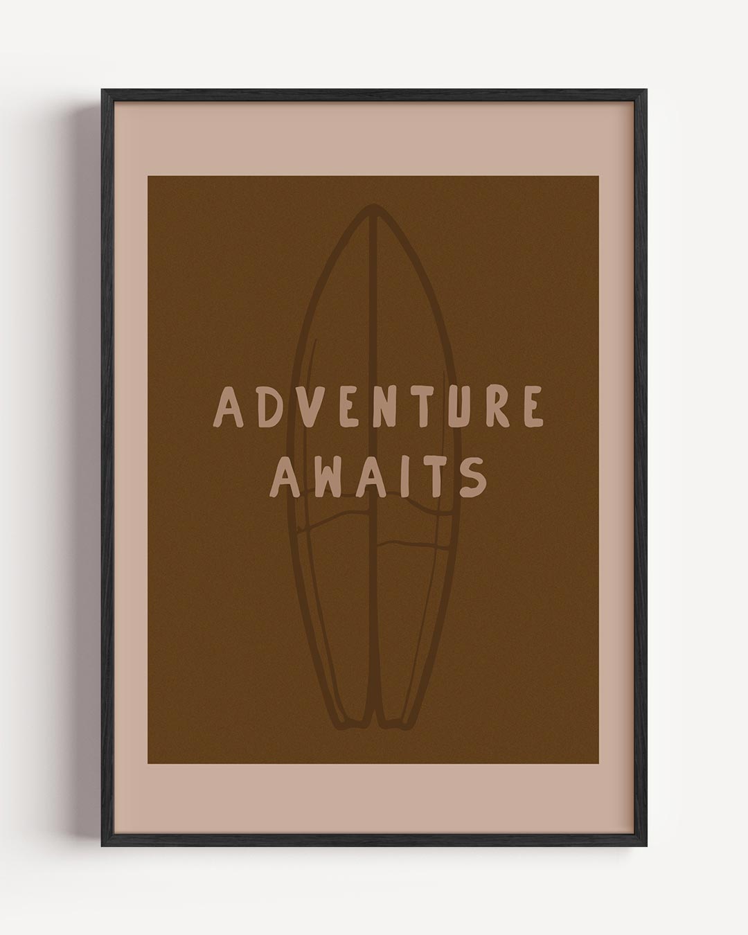 Adventure Awaits typografie – zomer portret poster als wanddecoratie