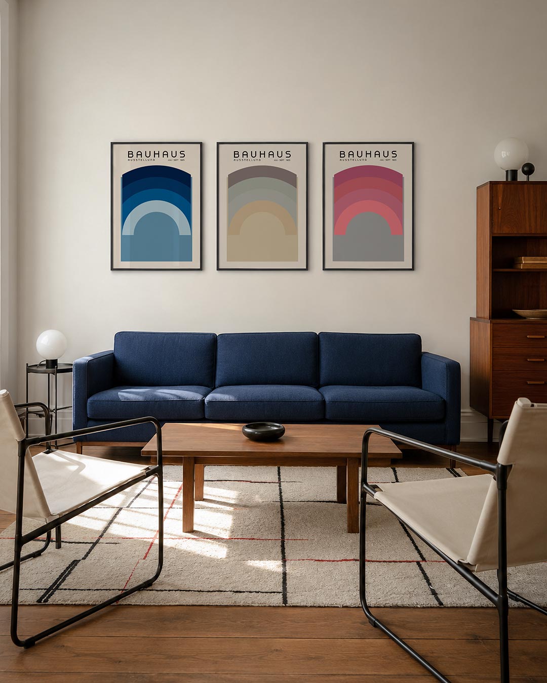 Kleurboog ritme driedelige posterset – deze posterset in drie delen toont een harmonie van blauwe bogen op een lichte