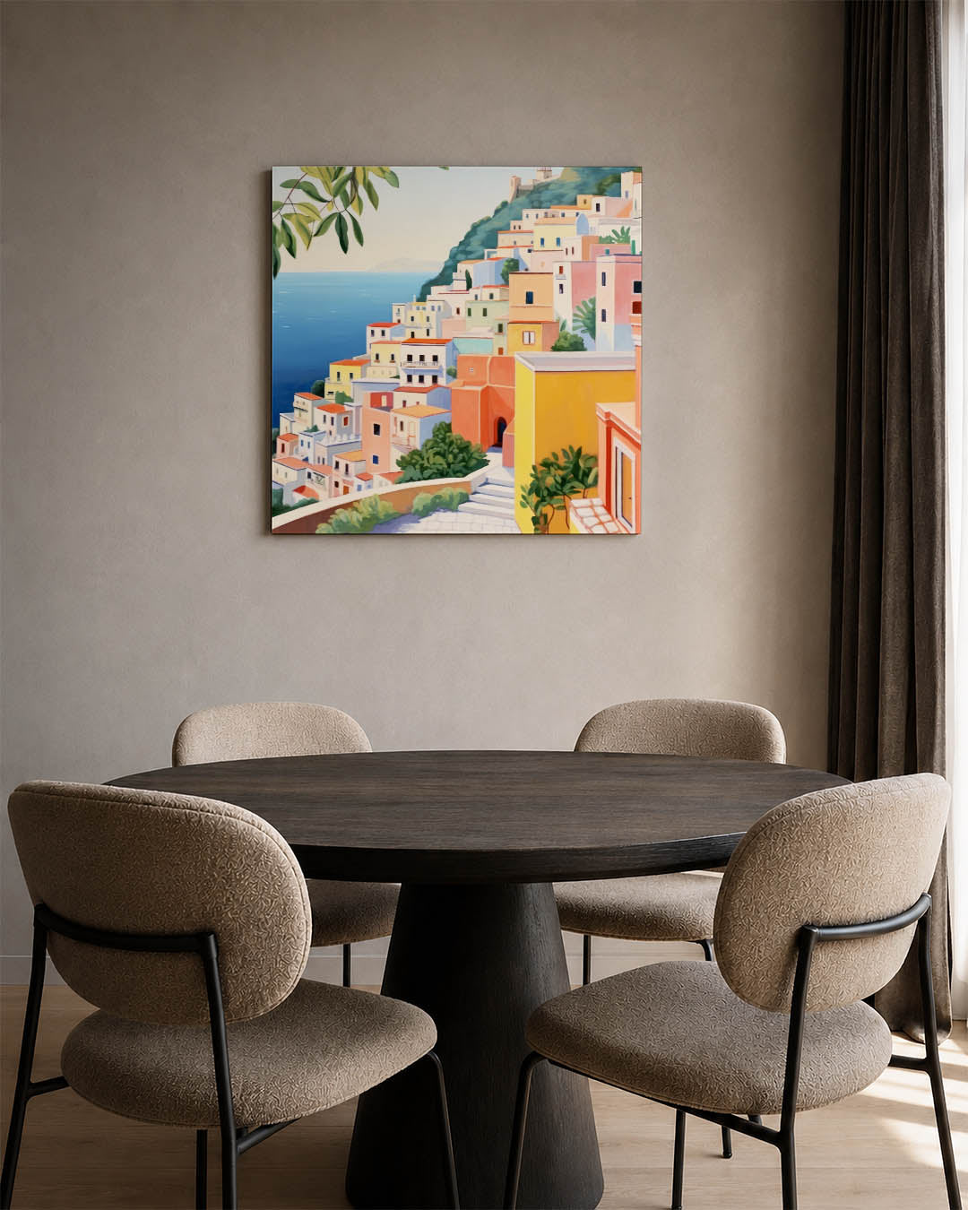 Vrolijke kusthuizen kunstwerk – vierkante wanddecoratie – dit kunstwerk toont een levendig kustlandschap met kleurrijke