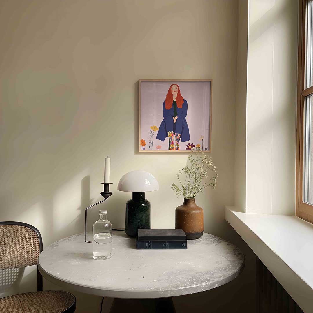 Vrouw met bloemenlaarzen – moderne wandkunst als vierkante poster