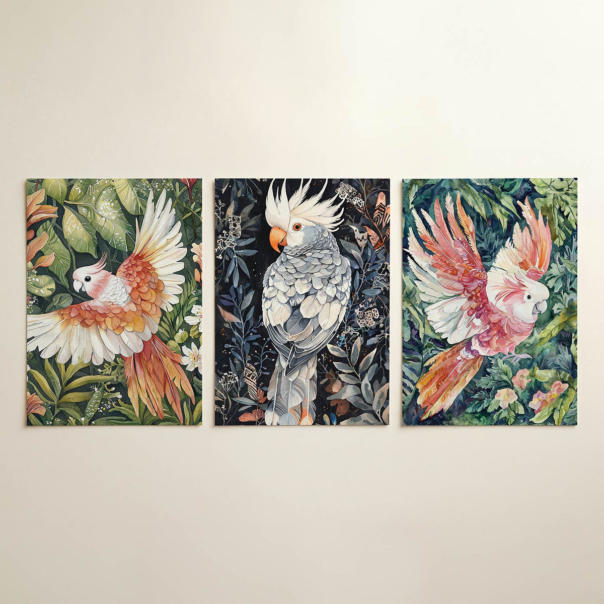 Vleugel en blad posterset – detailweergave – een kleurrijke vogel met oranje en witte veren vliegt te