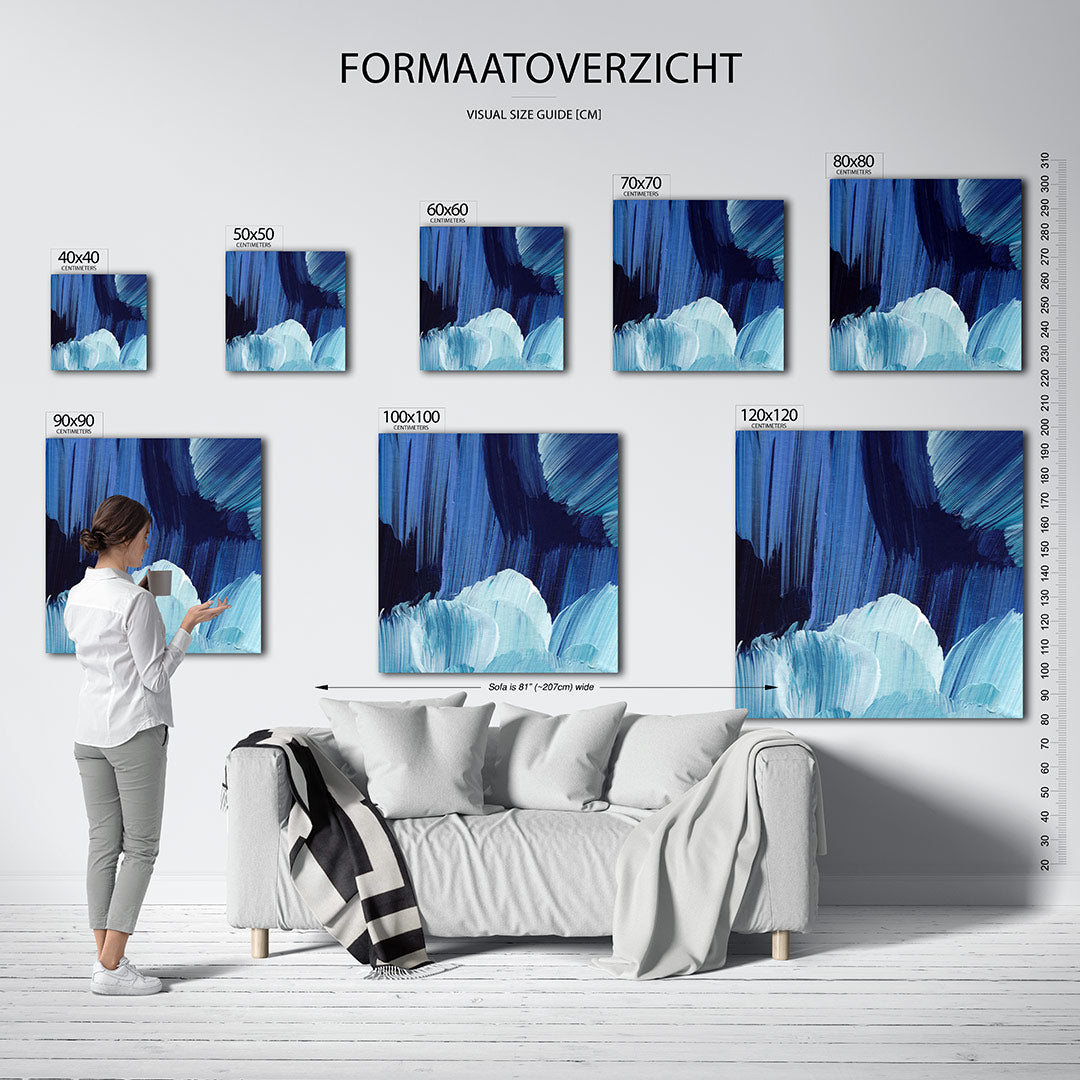 Dynamische blauwe strokes kunstwerk – dit werk toont vloeiende penseelstreken in verschillende tinten blauw. De compositie