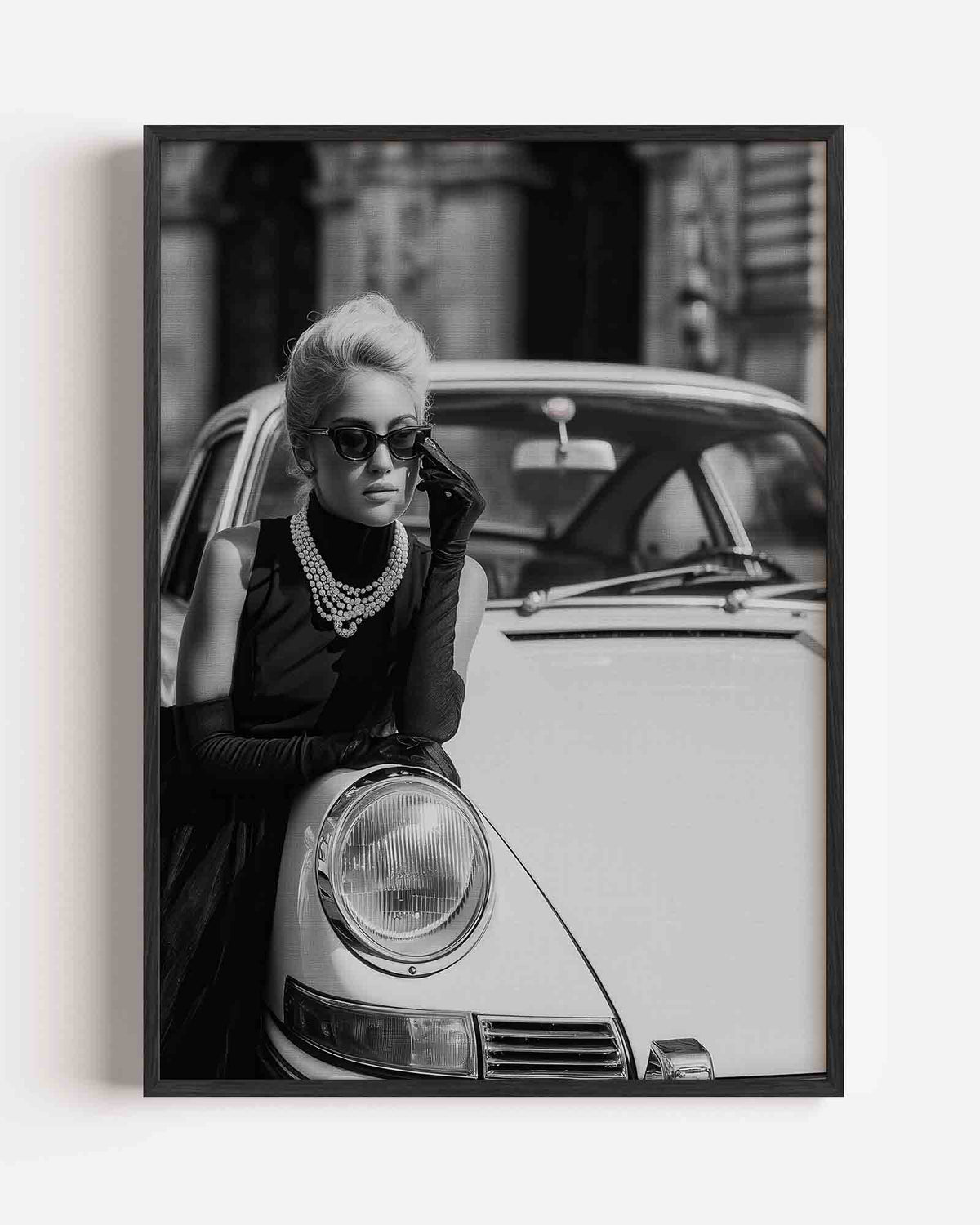 Vrouw met auto – Pop Art portret poster als wanddecoratie