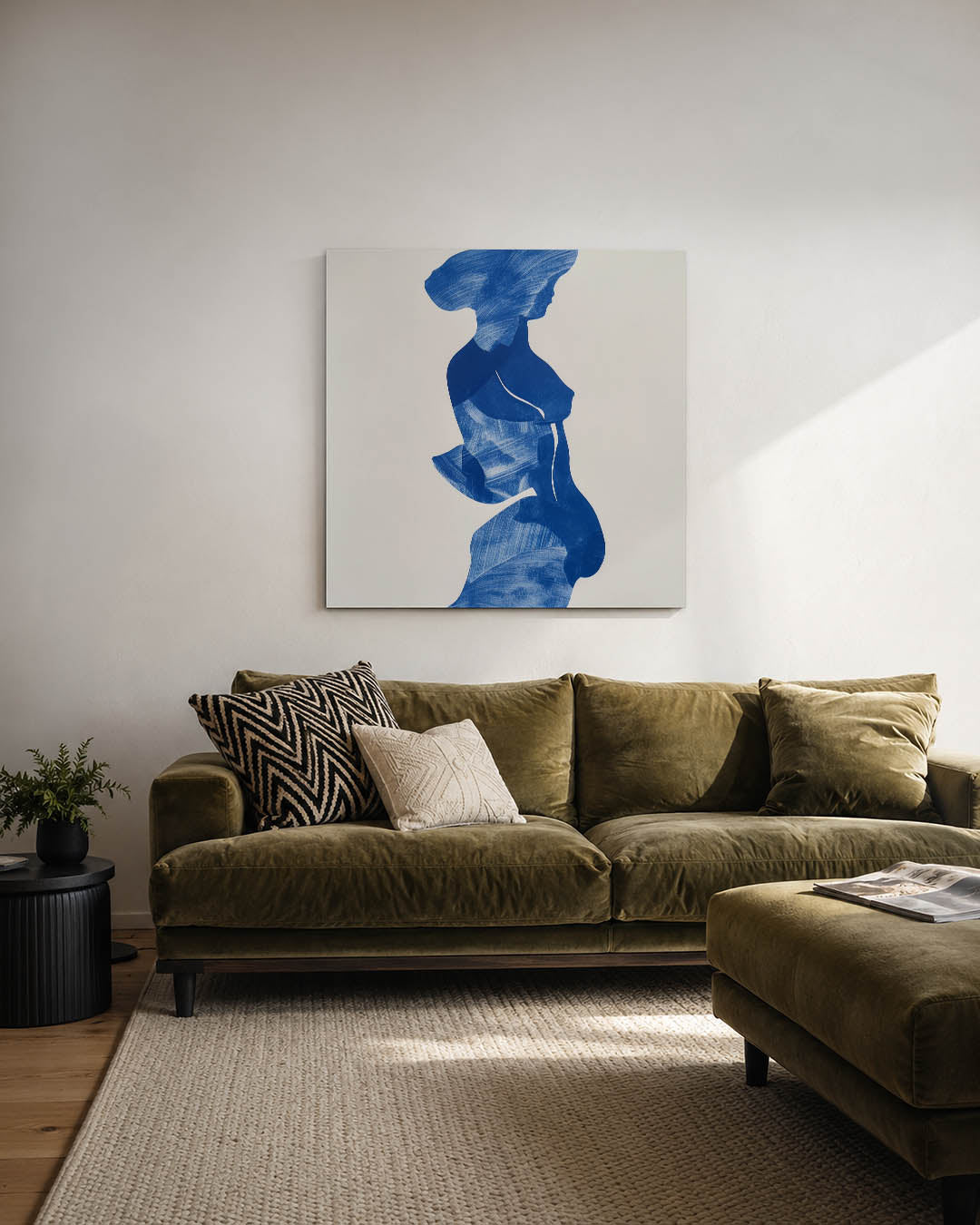 Blauwe silhouet kunstwerk – derde productweergave – dit werk toont een silhouet in blauw op een witte achtergrond. De