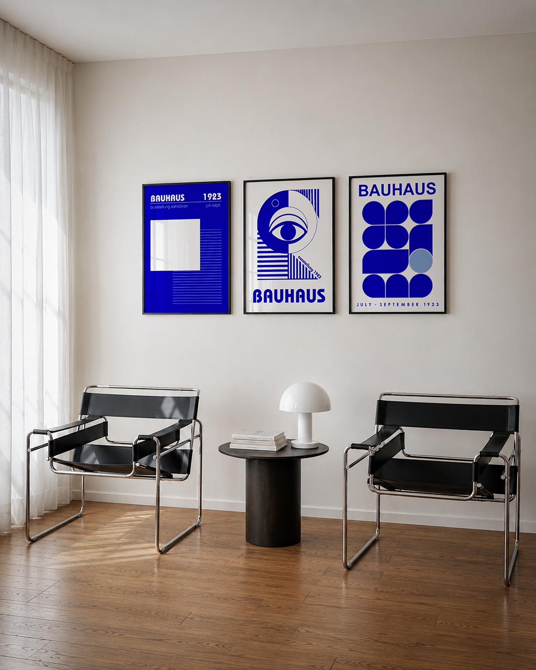 Lijnen en vlakken driedelige posterset – deze posterset in drie delen toont een levendig spel van blauwe en witte vlakken met