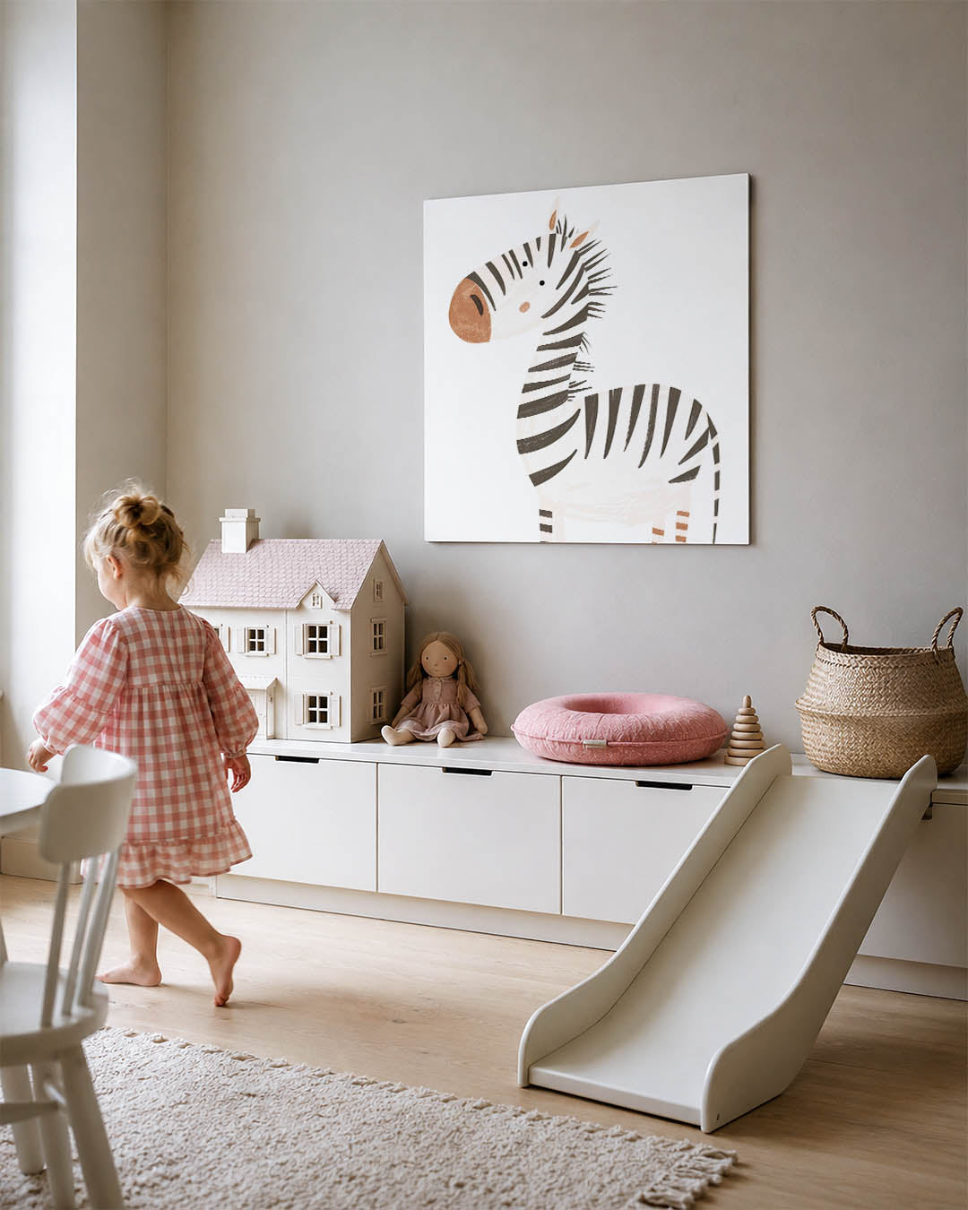 Speelse illustratie kunstwerk – tweede productweergave – dit werk toont een speelse zebra met eenvoudige lijnen en zachte